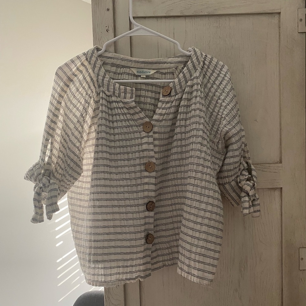 Super duper adorable summer gauze top with trendy accents like the wooden button